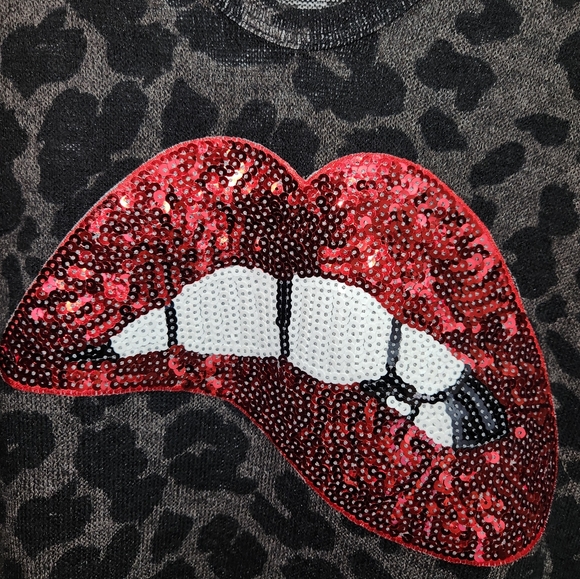 Womens leopard print top with biting lips 💋 - Picture 3 of 5